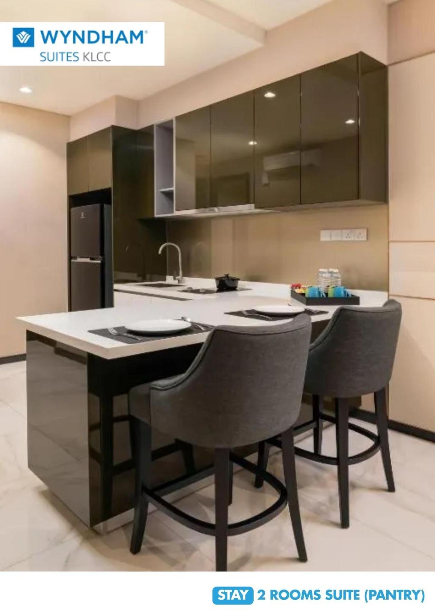 Wyndham Suites Klcc Kuala Lumpur Zimmer foto A wet kitchen in a condominium in Malaysia