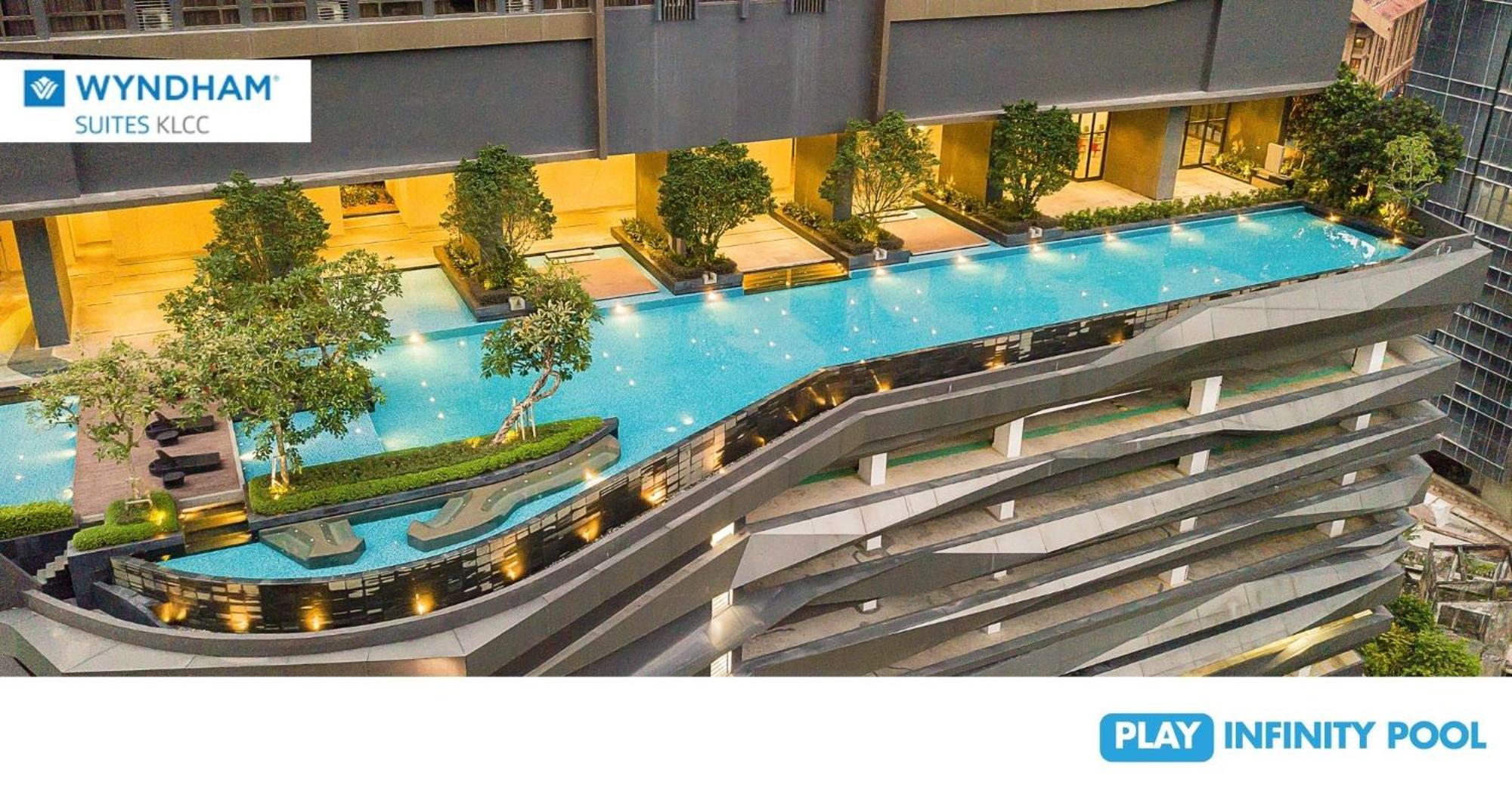 Wyndham Suites Klcc Kuala Lumpur Exterior foto The pool at the 10th floor